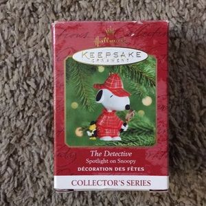 The detective spotlight on snoopy